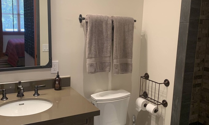 Los Alamos Apartment | Unforgettable Stay at The Oakley in Los Alamos Mercantile