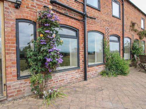 Loppington House | Explore The Oaks: Family-Friendly 5-Star Comfort Awaits