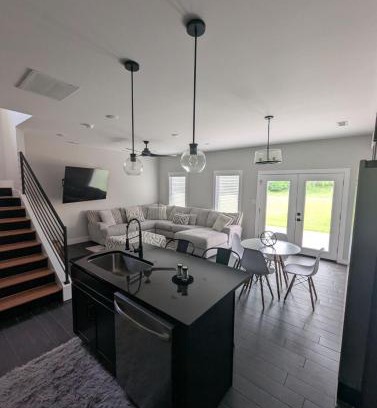London House | The Oaks Of London Townhome