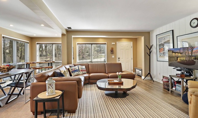 Fontana Condo | Unforgettable Oaks Retreat Condo with Pool & Beach Access