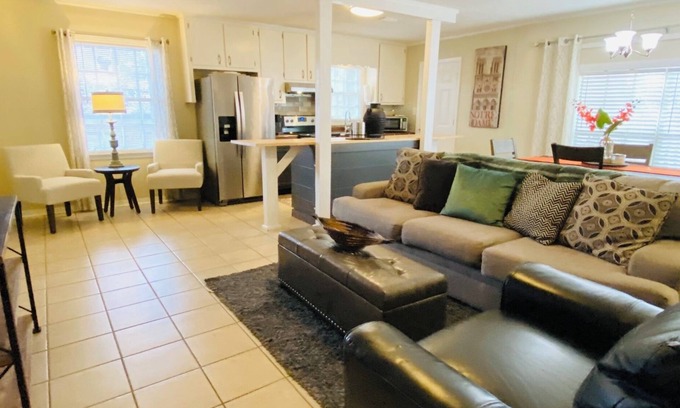 Mobile House | Convenient Stay at The Oaks Vanderbilt Near USA Campus