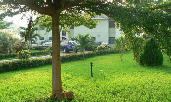 Pepease House | Discover The Oaks: Nature, Comfort & Pet-Friendly Amenities