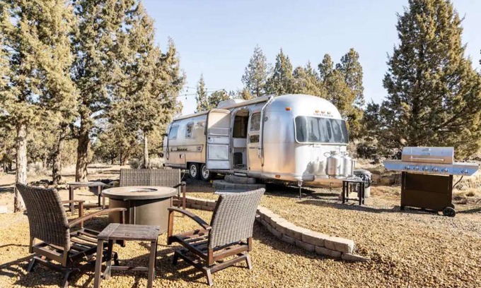 Bend House | Unforgettable Stay at The Oasis Airstream: Pet Friendly Haven