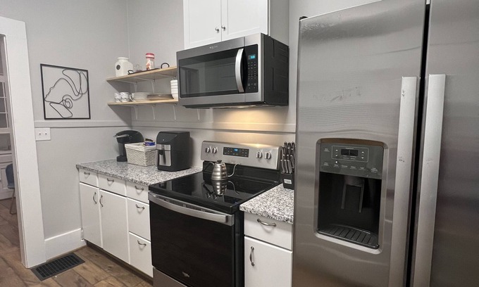 New Castle House | Unwind at The Oasis Home: Guest Rated 9.8 with Pool & Kitchen