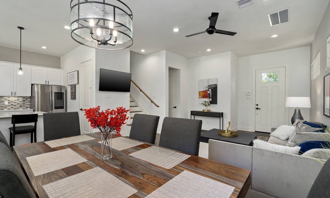 Northside House | Modern Oasis House with Breakfast near Downtown - 10/10 Rating