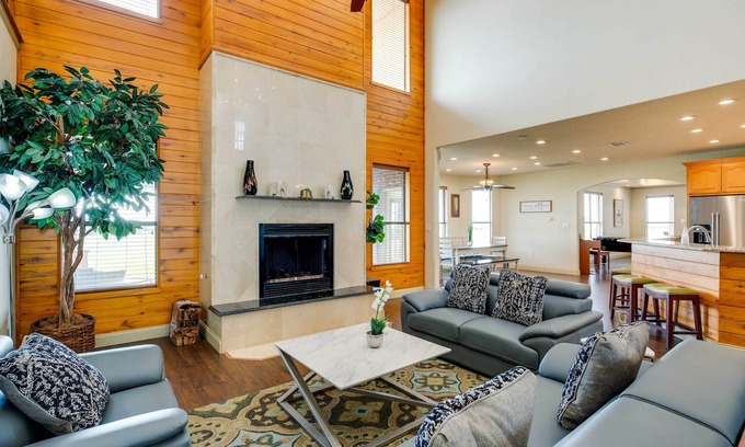 Westminster House | Family-Friendly Texas Ranch Home with Spa & Breakfast