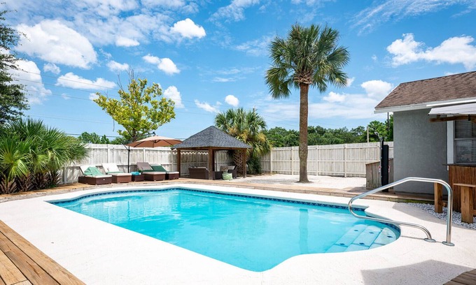 Girvin House | Experience The Oasis Retreat Jax: Heated Pool & Tiki Lounge