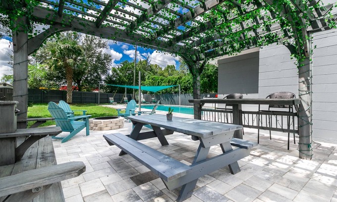 Gainesville House | Discover The Oasis: Salt Pool & Steps to Dining and UF