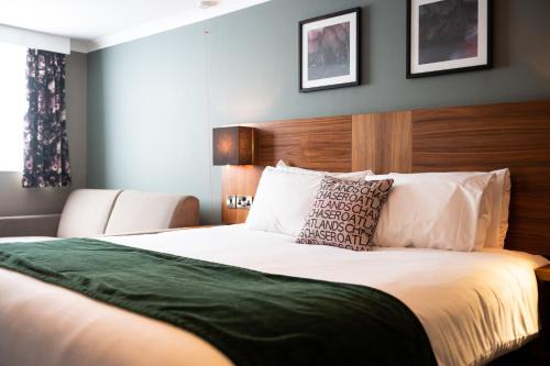 Elmbridge Hotel | Discover The Oatlands Chaser: Family-Friendly Retreat