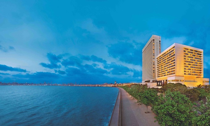Nariman Point Hotel | Experience The Oberoi Mumbai - Guest Rated 9.8 with Spa & Pool