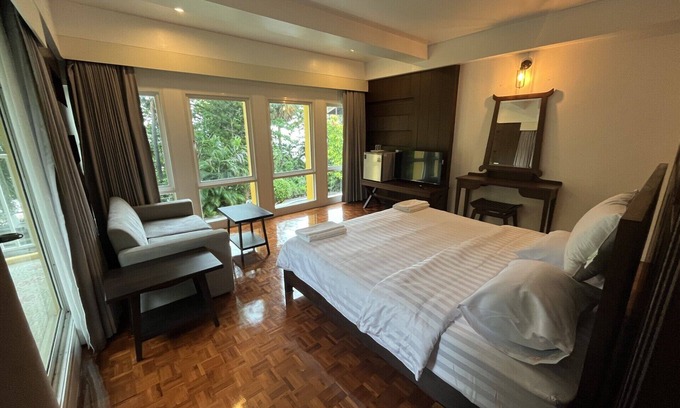 North Pattaya Condo | The Ocean Private beach