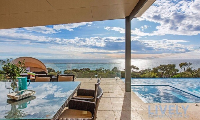Mount Martha House | Ocean's Edge: Premier Entertainer with Breathtaking Views