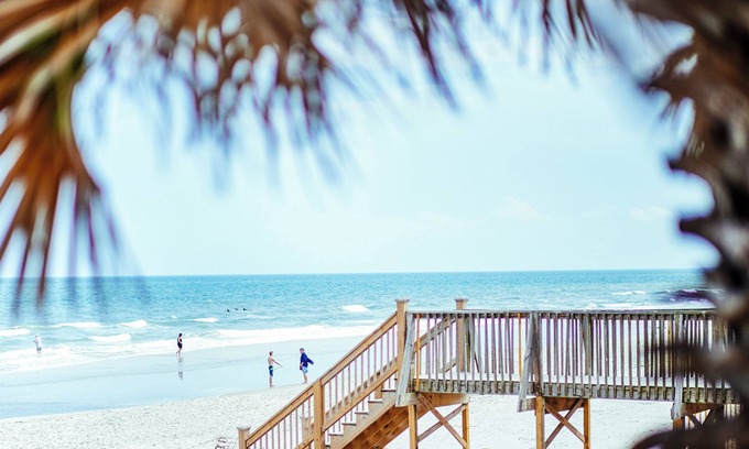 Litchfield by the Sea Hotel | Oceanfront Litchfield Inn: Family-Friendly Beach Retreat