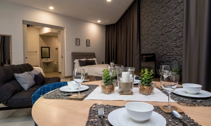 Taman Jubilee House | Family-Friendly Stay at The Octagon Ipoh with Pool Access