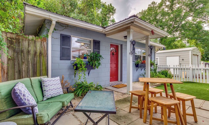 South Pensacola Cottage | Family-Friendly Octopus House Near Downtown Pensacola