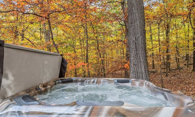 Kabletown Cabin | The Oculus - Cozy Cabin with Hot Tub & Guest-Rated 10/10