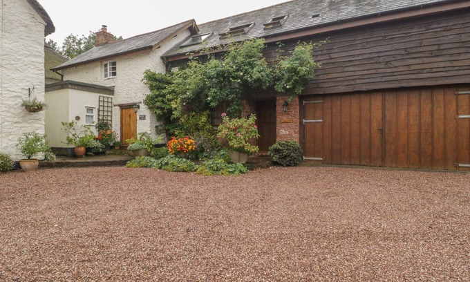 Crowcombe Cottage | Cozy Pet-Friendly Retreat at The Old Bakery in Crowcombe