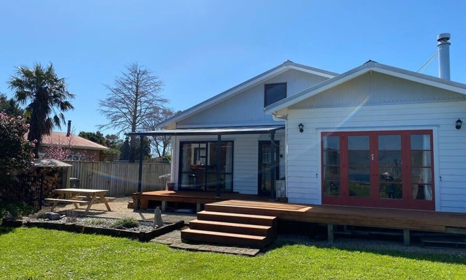 Collingwood House | Cozy Waterfront Retreat: The Old Bakery in Collingwood