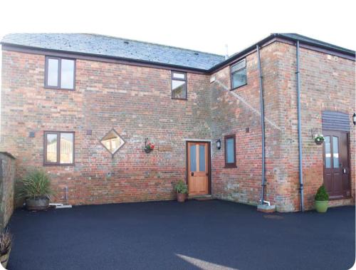 West Parley House | Family-Friendly Retreat at The Old Barn - Bramble Farm Cottages