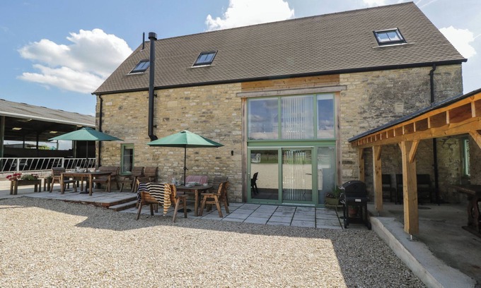 South Leigh Cottage | Cozy The Old Barn Cottage with Open Fire in Eynsham