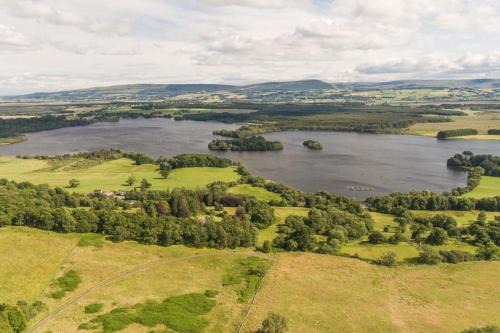 Port of Menteith House | Charming Old Barn Cottage with Lake Views & Pet-Friendly Perks