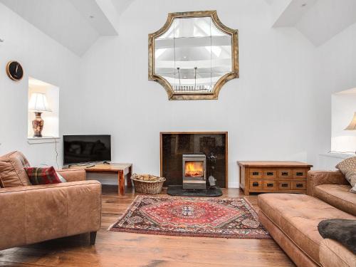 Auchtermuchty House | Experience The Old Barn: Guest Rated 10/10 with Hot Tub