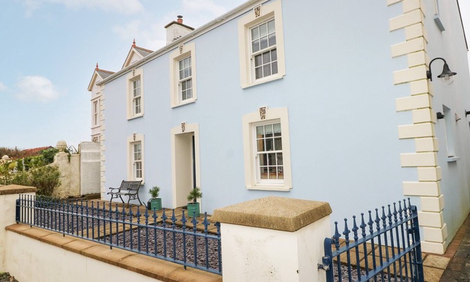 Trefin House | Cozy Old Boathouse: Pet-Friendly Escape in St Davids