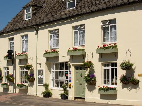 Cirencester Bed & Breakfast | Family-Friendly Stay at The Old Brewhouse - 4-Star Comfort