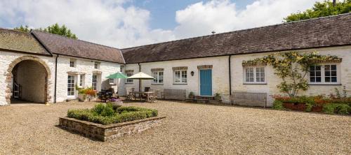 Llandefeilog House | Timeless Elegance at The Old Carriage Court - Rated 10/10