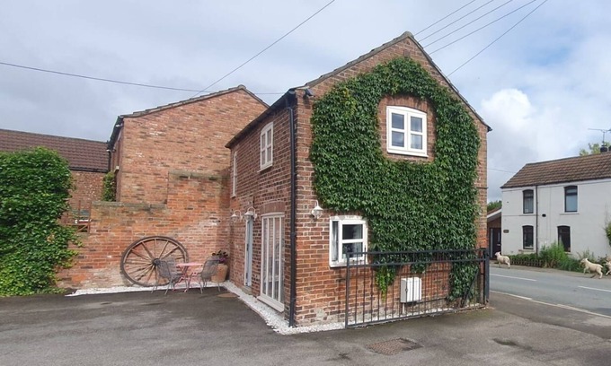 Pollington House | The Old Cart Shed. A beautiful country cottage barn conversion near York & Selby