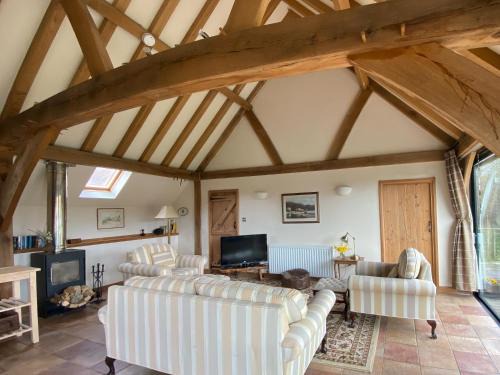 Steyning House | Delightful Stay at The Old Carthouse - Pet-Friendly Retreat