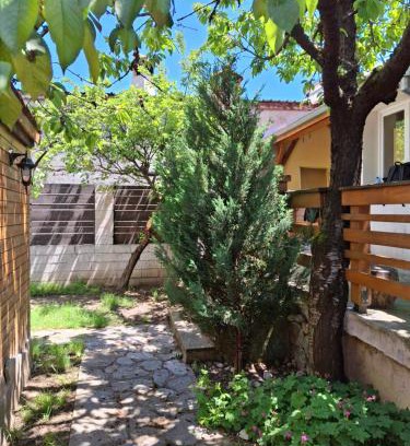 Razlog House | The Old Cherry House