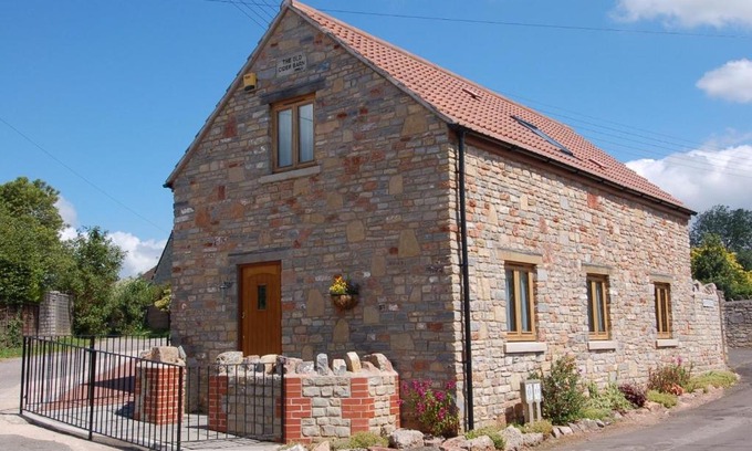 Wookey House | Experience The Old Cider Barn: 4-Star Rated Retreat