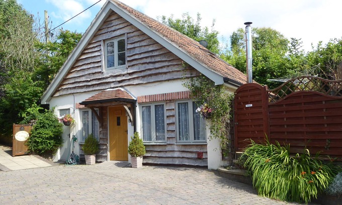 West Compton Cottage | Cozy Dog-Friendly Cottage in Dorset's Scenic Beauty