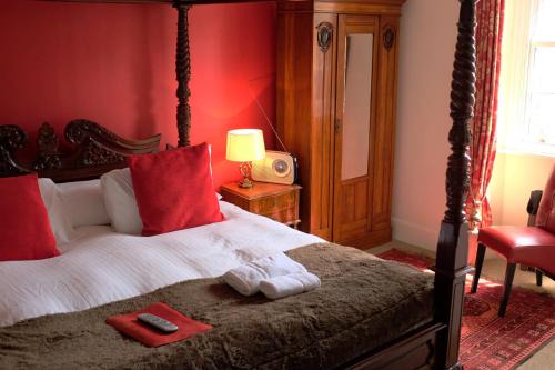 Witney Hotel | Welcoming Family Getaway at The Old Court Hotel