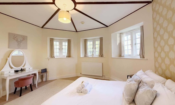 Langford Cottage | Pet-Friendly Retreat at The Old Dairy, Combe Lodge