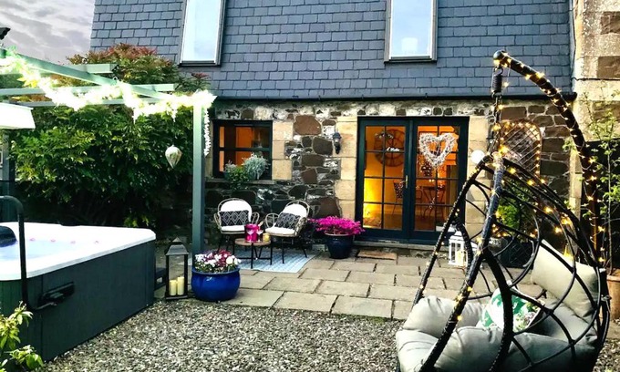 Cupar Apartment | Romantic Country Apartment with Hot Tub & Log Burner, 10/10
