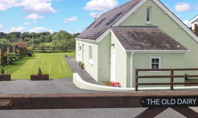 New Moat Cottage | Discover The Old Dairy: Pet-Friendly Holiday Cottage