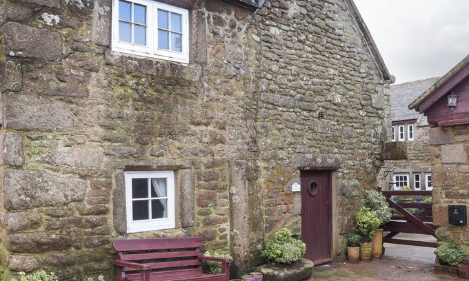 Lower Boscaswell Cottage | Pet-Friendly Getaway at The Old Dairy in Pendeen