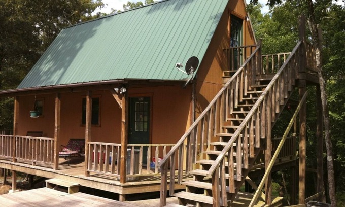 Murfreesboro Cabin | Unforgettable Old Factory Getaway by the Little Missouri River