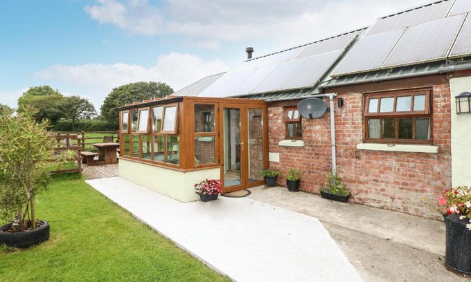 Narberth House | Relax at The Old Farm Shop: 4-Star Family Retreat