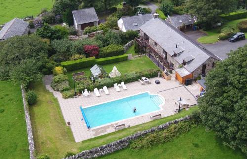 Dyffryn Ardudwy House | Classic Old Farmhouse B&B with Oceanfront Pool & Dining