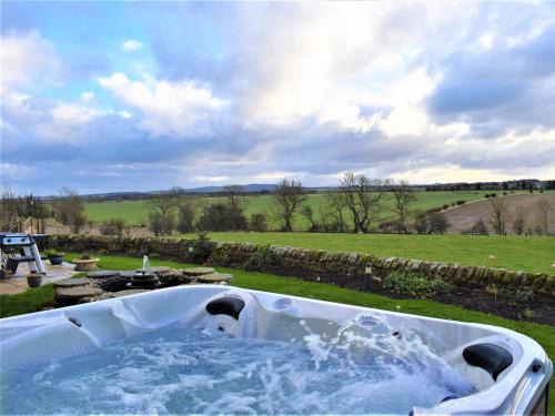Berwick-upon-Tweed House | Welcoming Stay at The Old Farmhouse with Hot Tub & Pets