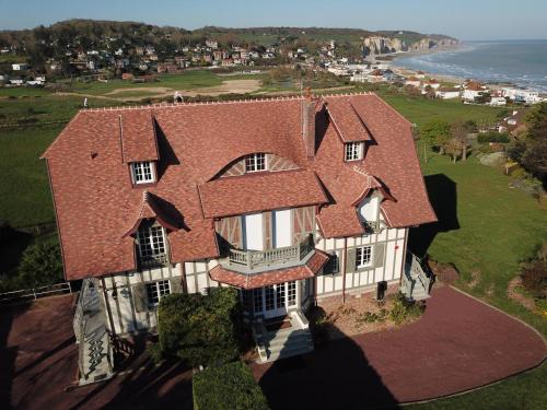 Pourville-sur-Mer Apartment | Experience The Old Fenwick House: Oceanfront Family Getaway