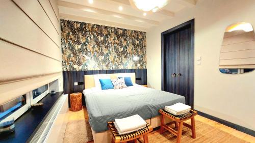 Brzezno Apartment | Oceanfront Retreat: The Old Fisherman's Nest by TriApart