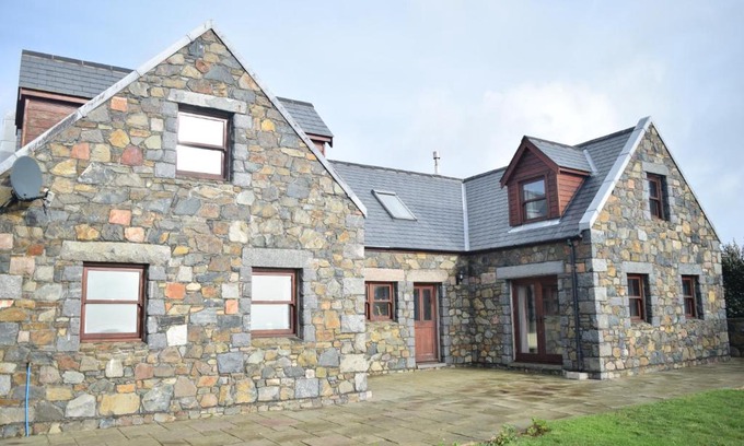 Brecqhou Bed & Breakfast | Inviting Stay at The Old Forge B&B with Oceanfront Views