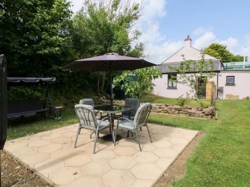 Kilkhampton House | Discover The Old Forge Cottage: Pet-Friendly Retreat, 10/10 Rated