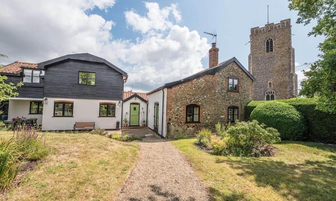 Saxmundham House | Discover The Old Forge, Great Glemham - 4-Star Family Retreat