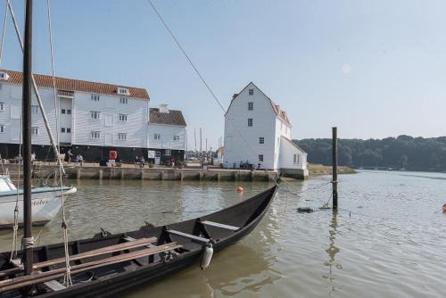 Martlesham Heath House | Discover The Old Granary Cottage, Woodbridge - 9.2/10 Rating