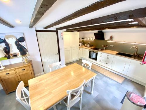 North Sunderland House | Cozy Getaway at The Old Granary Seahouses with Ocean Views